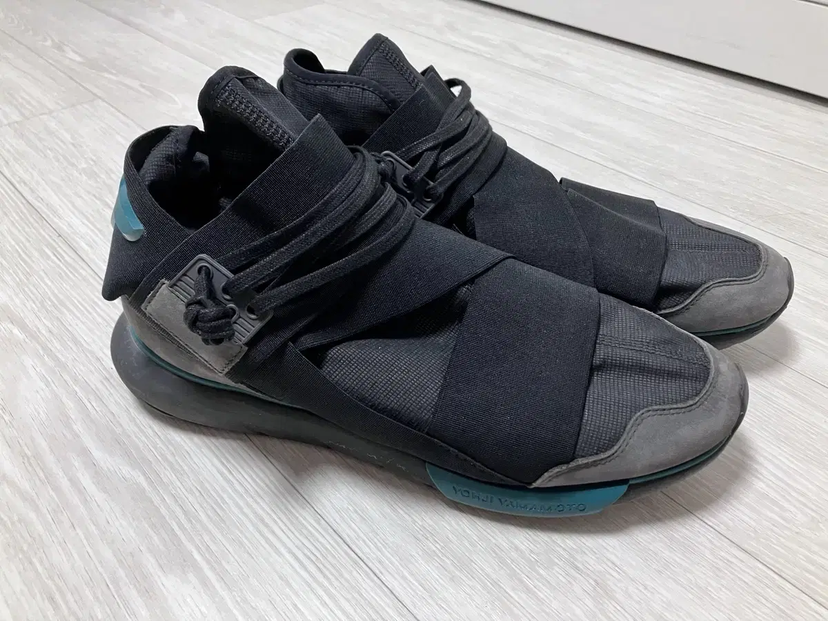 Y-3 Qasa 콰사 하이 차콜블랙